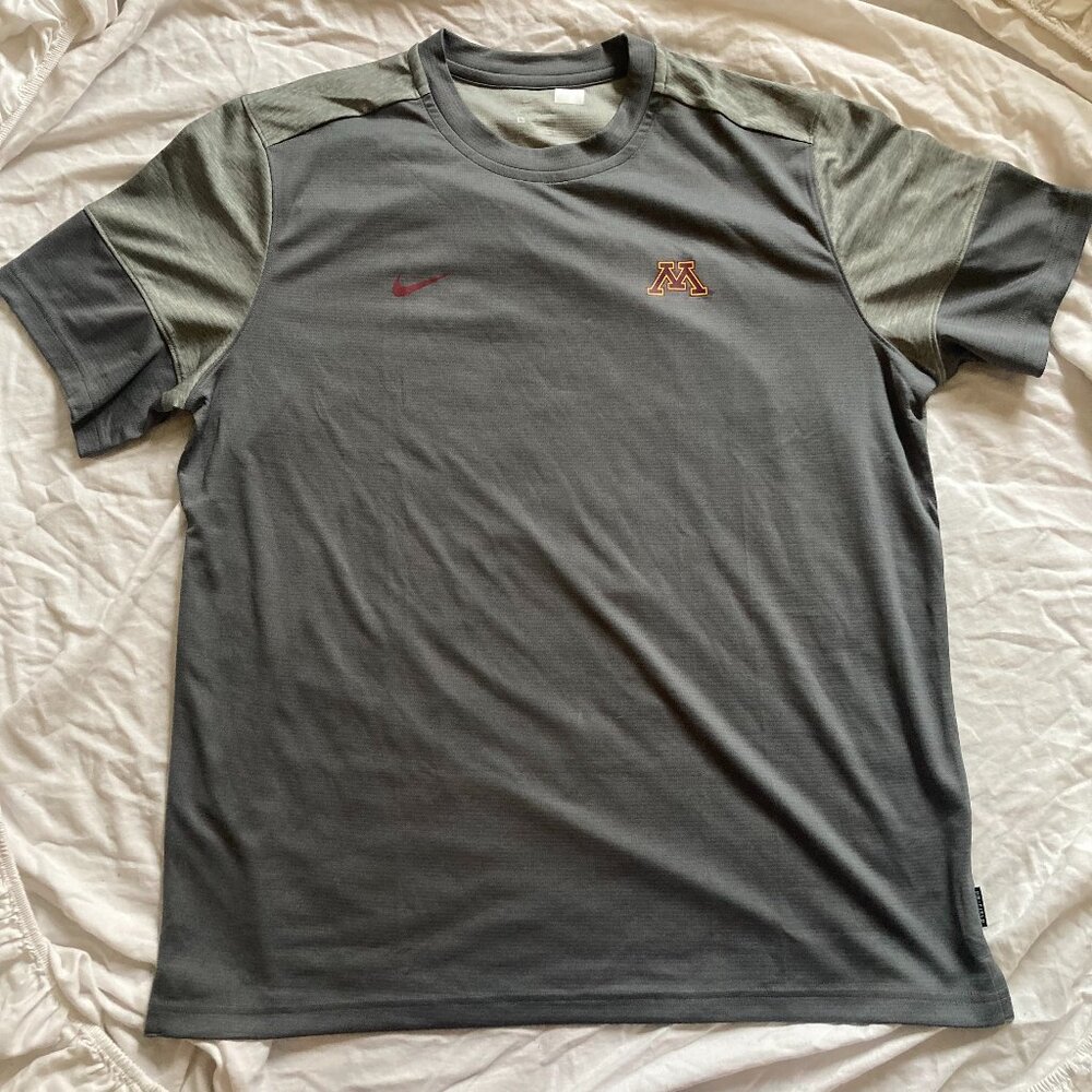 NWOT Mens University of Minnesota Golden Gophers Nike Dri-Fit Tee, Size XL